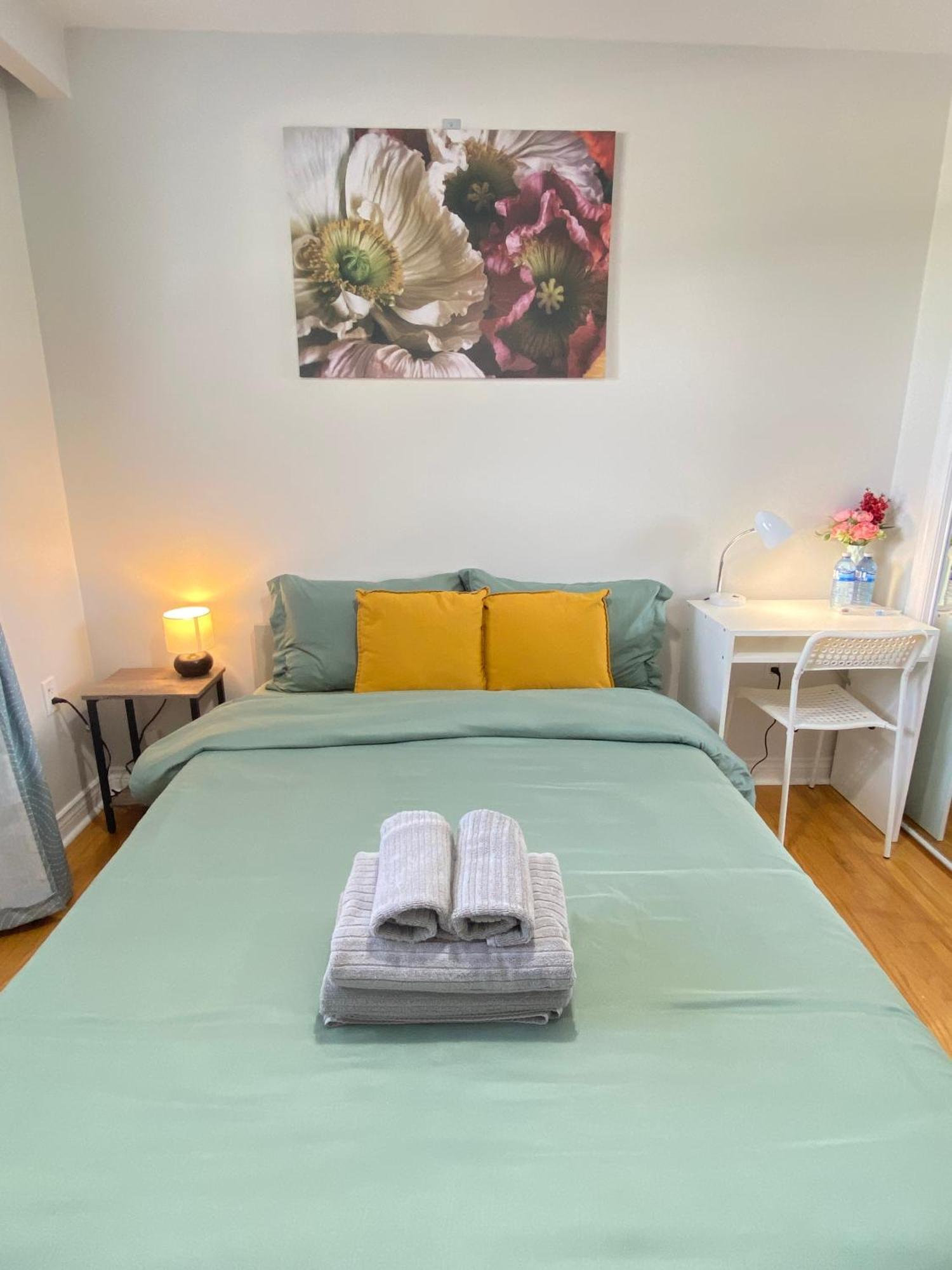 Hotel Sunny House - Main Floor, Free Parking, In Toronto Exterior foto