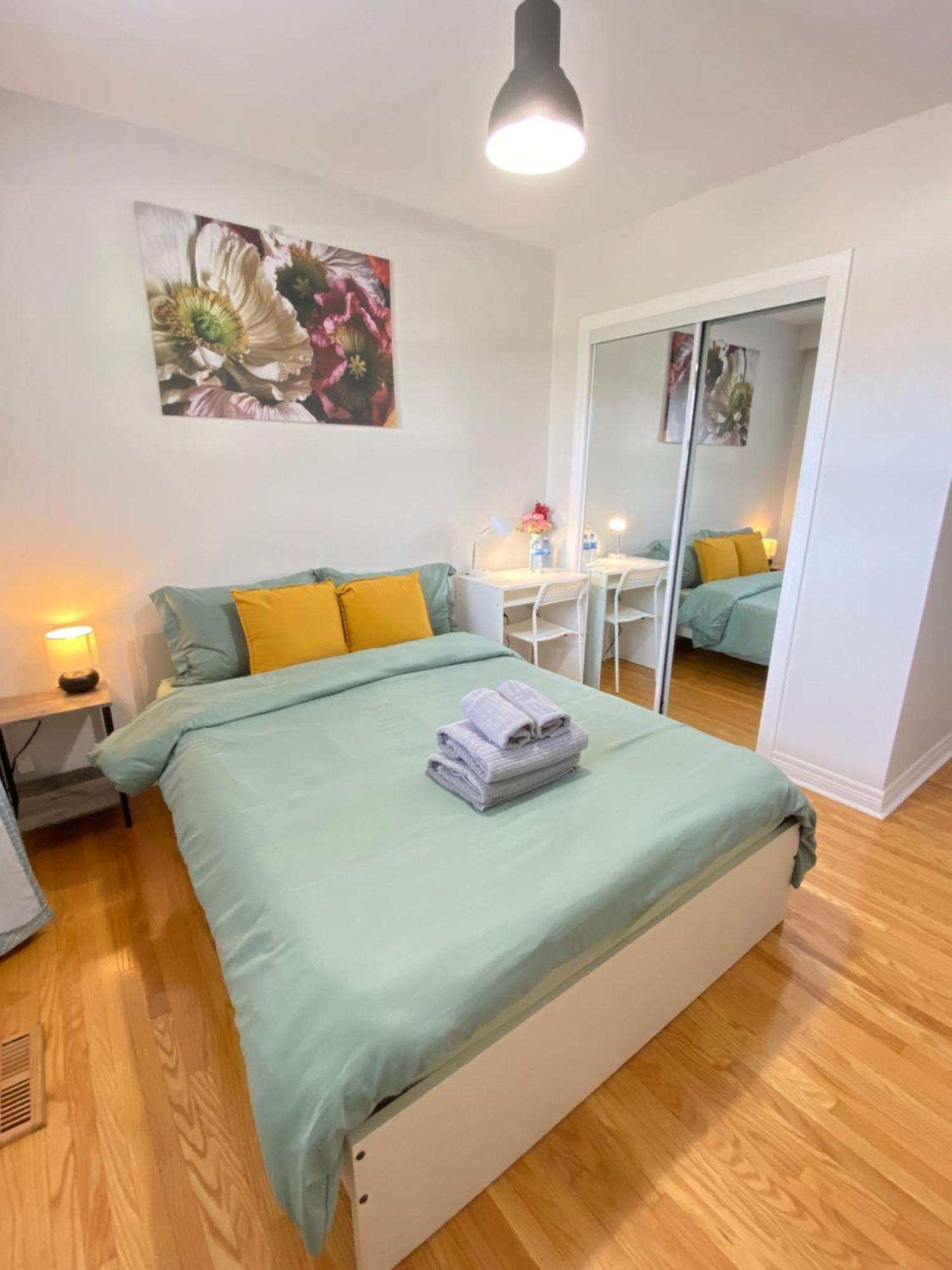 Hotel Sunny House - Main Floor, Free Parking, In Toronto Exterior foto