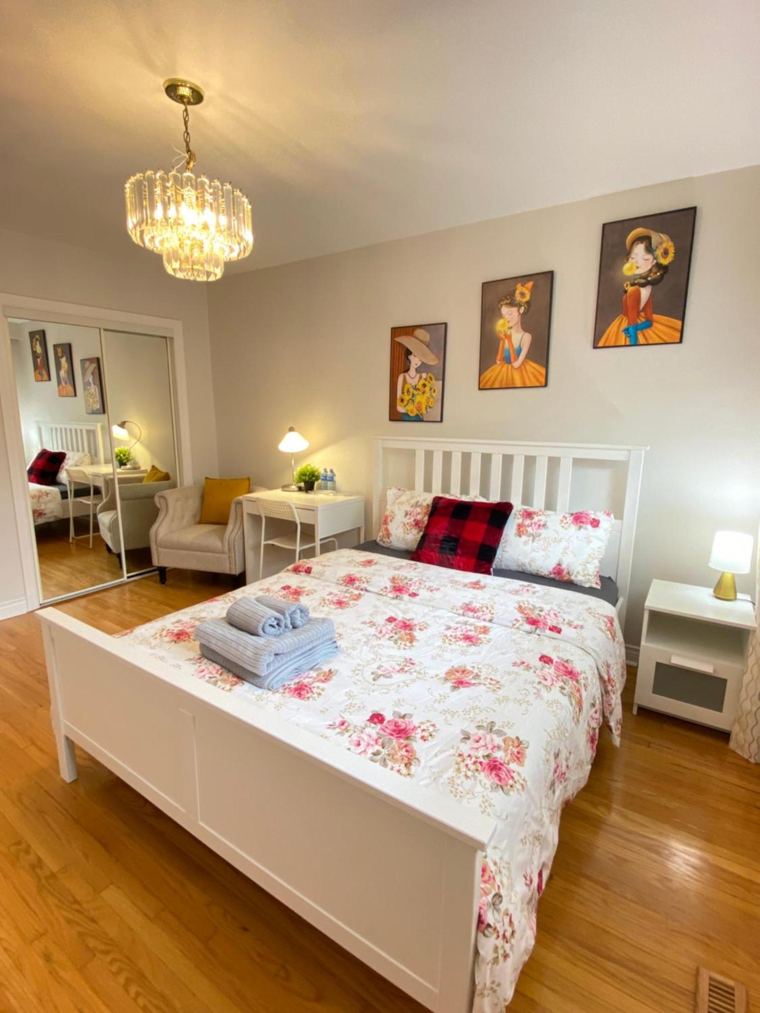 Hotel Sunny House - Main Floor, Free Parking, In Toronto Exterior foto