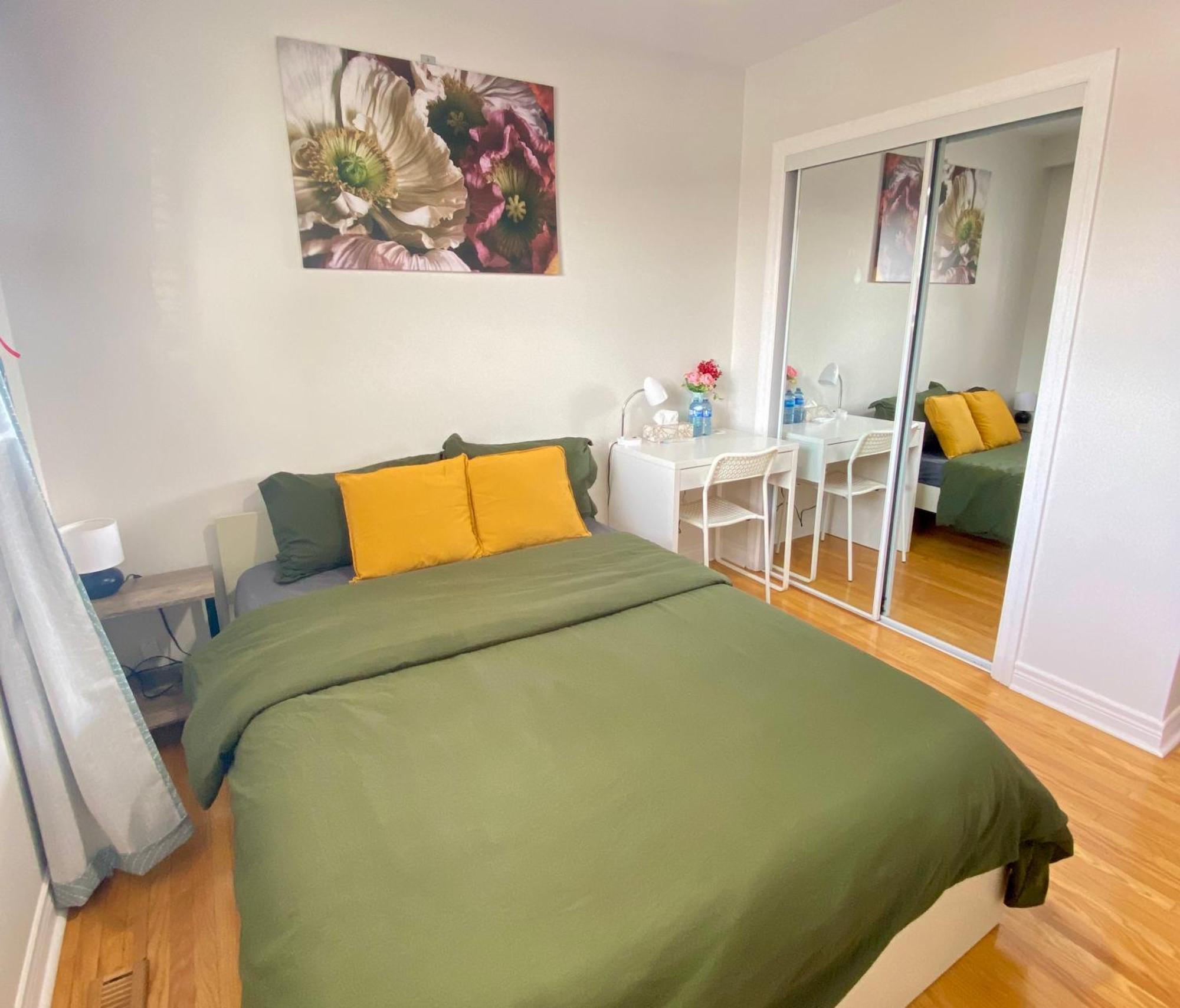 Hotel Sunny House - Main Floor, Free Parking, In Toronto Zimmer foto