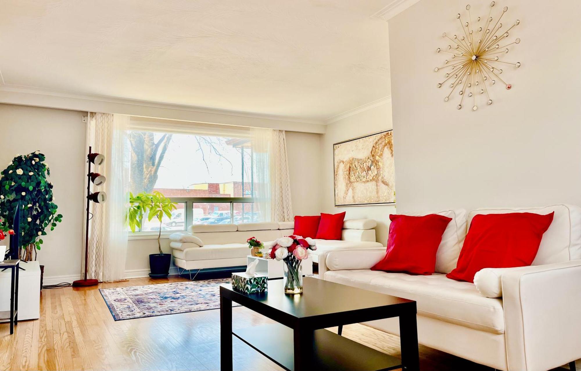 Hotel Sunny House - Main Floor, Free Parking, In Toronto Exterior foto