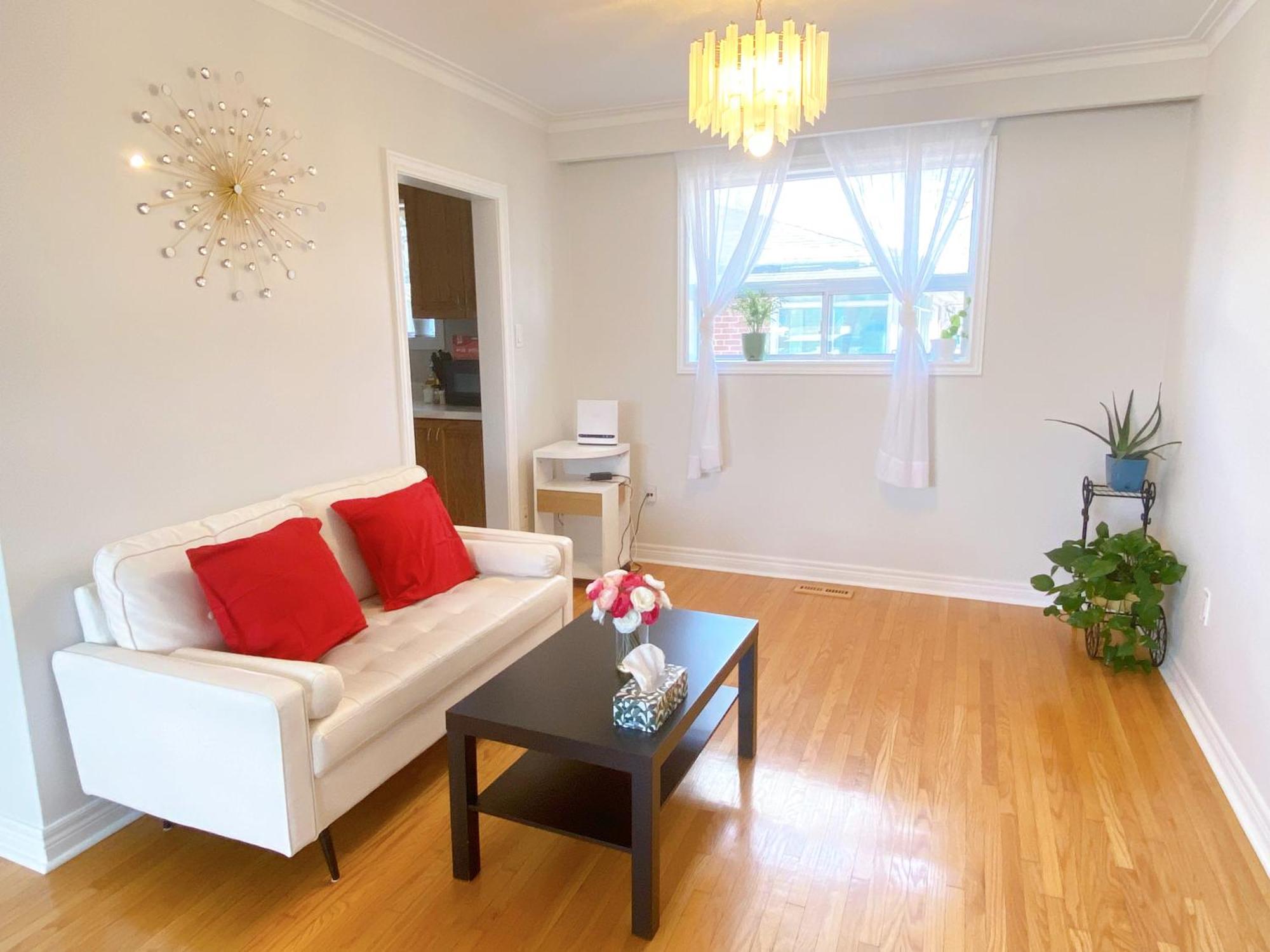 Hotel Sunny House - Main Floor, Free Parking, In Toronto Exterior foto