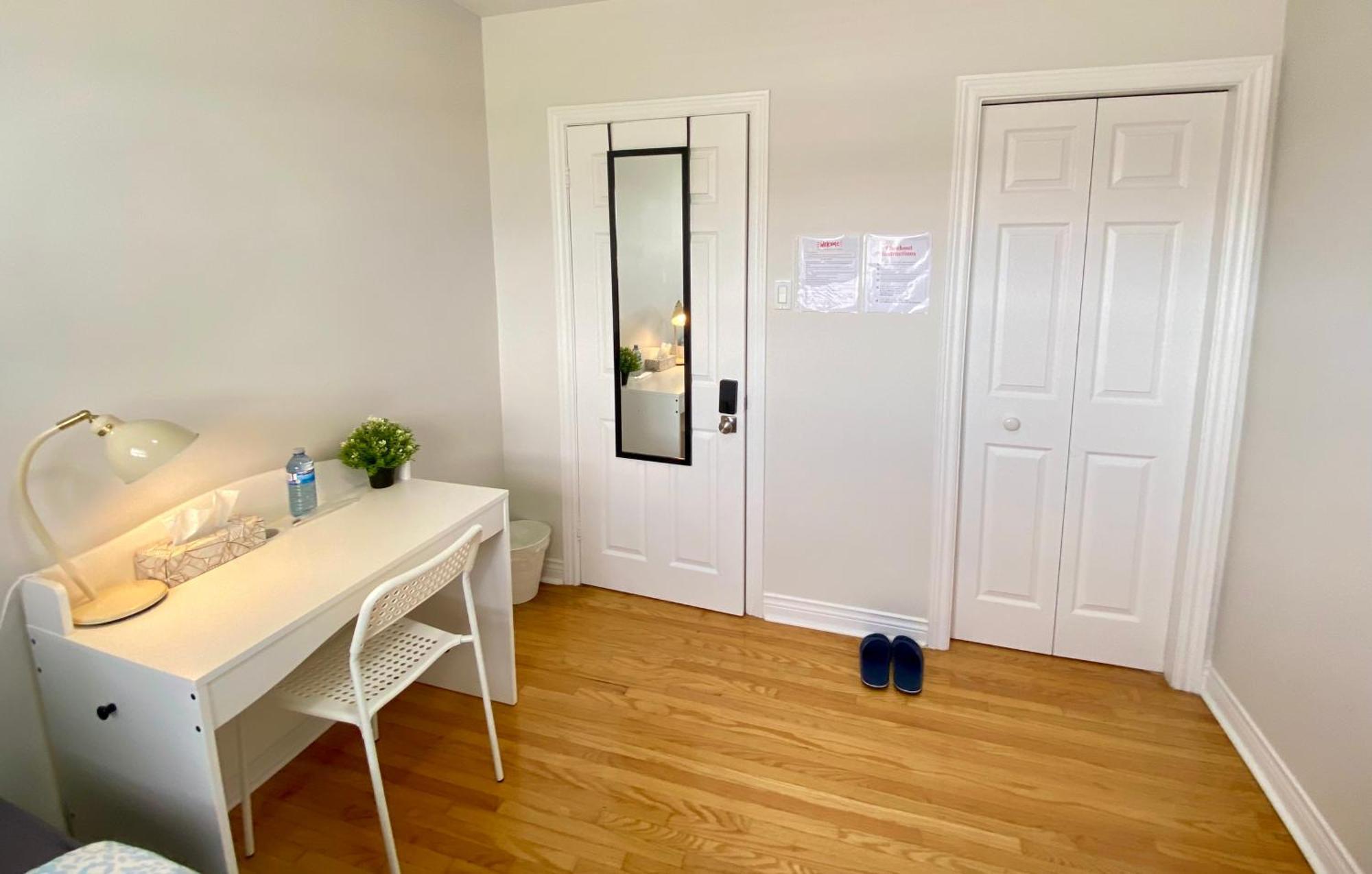 Hotel Sunny House - Main Floor, Free Parking, In Toronto Exterior foto